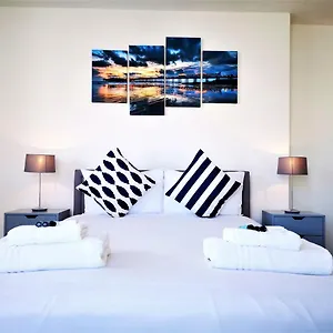 Apartment Marina Living With Parking, Balcony, Quiet And Secure, Brighton
