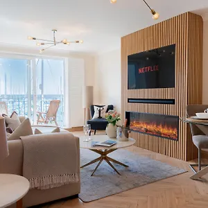 Apartment Stunning Modern Space With Harbour Views & Free Parking, Brighton